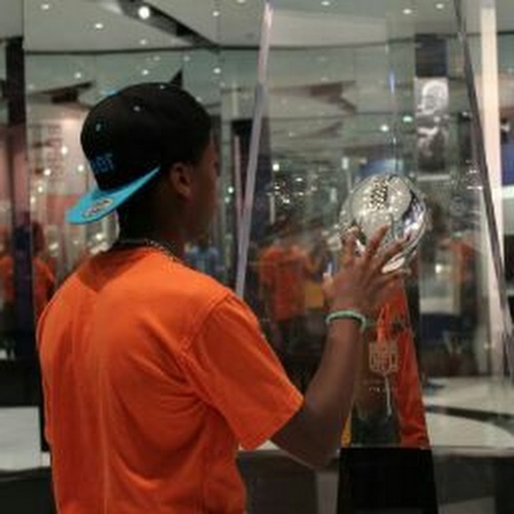 Meet your Posher, Raymeer - Picture 1 of 1